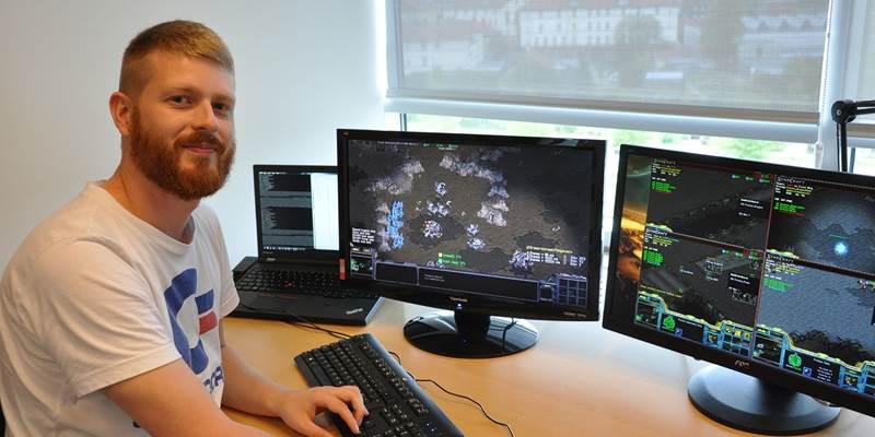 Young ITU researcher receives EliteForsk travel grant for teaching computers to think strategically