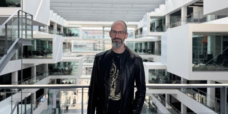 Professor portrait: Luca Aiello wants to make the internet a better place