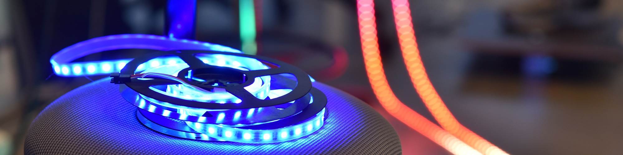 Lyskabel på stol i lab